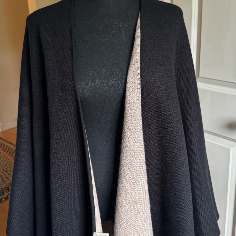 Calvin Klein Elegant Black and Tan Women's Sweater